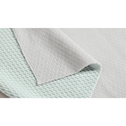 ～放熱素材のココがすごい～<br>30分で約7.8度放熱!(※1)放熱性は約2倍!(※2)衣類内側の熱気を素早く逃して、暑い日もさらっと快適。