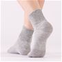 グレー <br>見た目は普通の靴下なのに、ぐんぐん歩けて足軽やか