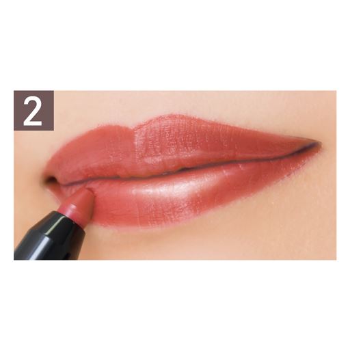 【スルスル、簡単リップメイク!】口紅のようにしっかり唇全体を塗りつぶします