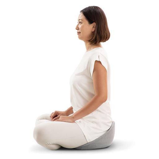 アッシュグレー骨盤周りが立った美しい姿勢。 ※イメージ