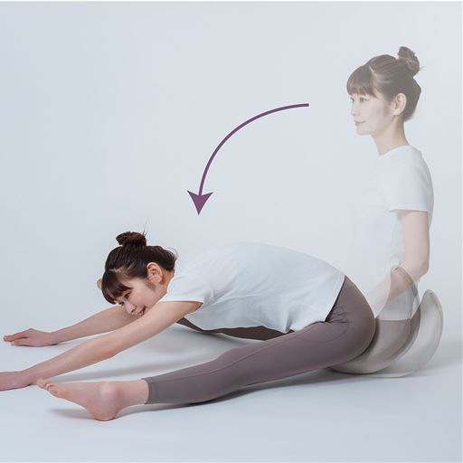 カーブが前屈をサポートし、開脚運動で可動域の拡大も<br>※イメージ