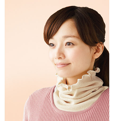 外出時にも。<br>クシュクシュとすればネックカバーに。<br>防寒、UVケアにも。<br>UVカット率:約99%