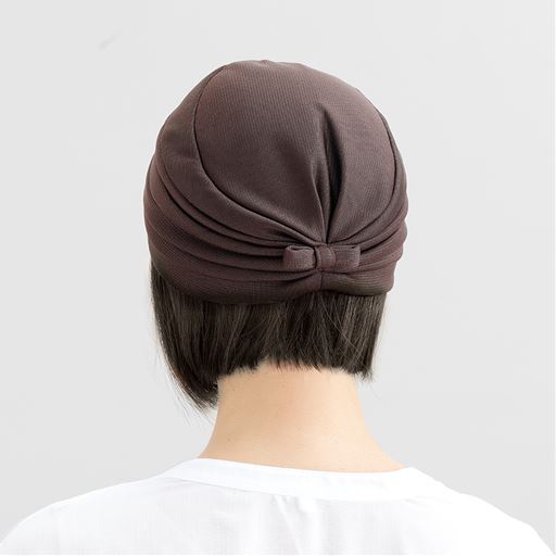 後ろは縫って固定してあり、きれいなシルエットをキープできます。<br>ブラウン