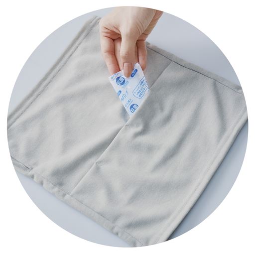 首後ろのポケットに保冷剤を入れられる