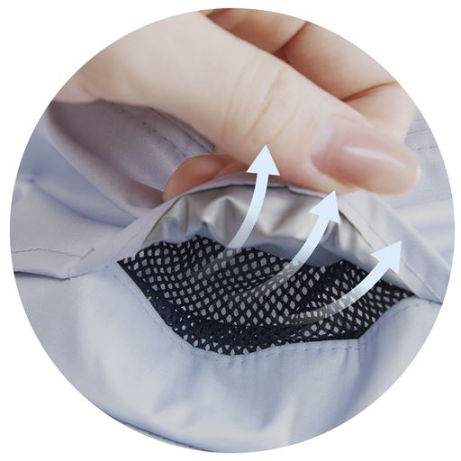 ベンチレーション&内側メッシュ生地でムレにくく快適