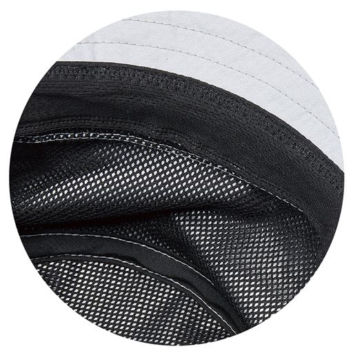 ベンチレーション&内側メッシュ生地でムレにくく快適