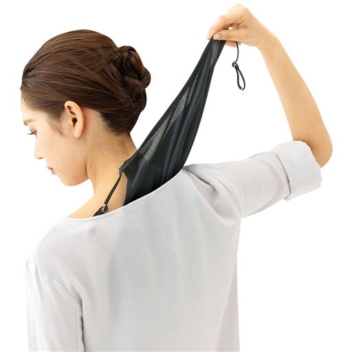 ブラック<br>襟元からも抜き取り可能