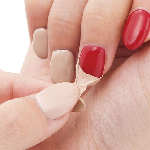 お湯で簡単に剥がれて元のネイルに!