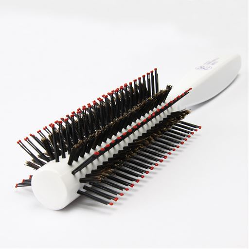 髪のプロとつくったトリートメントブラシ!素早くスタイリングでき、絡まりにくい。