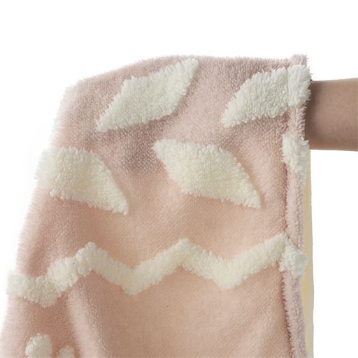 ピンク(雪柄)<br>布団の柄が透けにくいほどよい厚み。