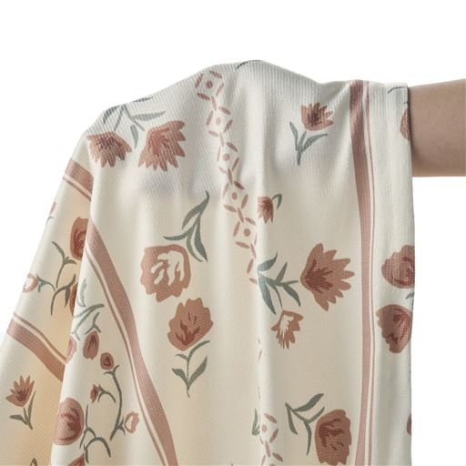 テラコッタ<br>布団の柄が透けにくいほどよい厚みです。