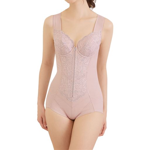 ぽっこりお腹をV字パネルで徹底補整!ギュッと押さえてフラットにメイク。360度スキのないボディラインをつくるボディスーツです。 グレー着用例