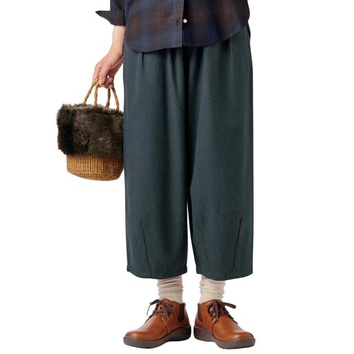 チャコールグレー