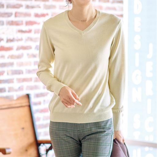 ライトベージュ