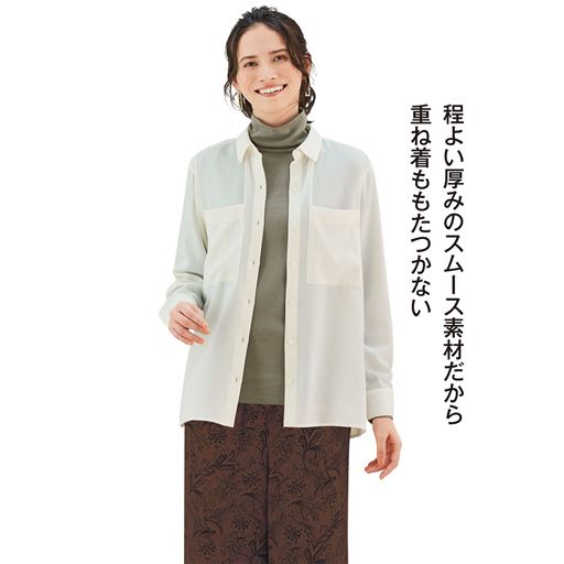 かさばらないので、お手持ちのアウターとのコーデもすっきり着こなせます。 カーキ コーディネート着用例