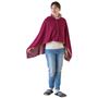 ワイン系<br>羽織ってボタンをしめたらポンチョに。