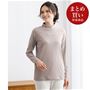 やわらかな肌ざわりが心地いい、マシュマロみたいなフリースハイネックTシャツ。<br>グレージュ 着用例