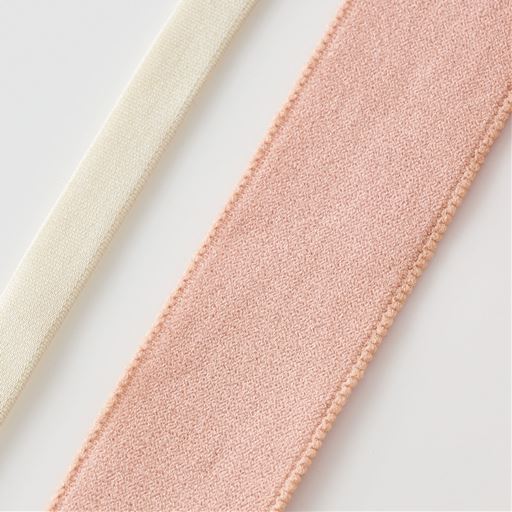 約30mmの極太ストラップで肩にやさしくしっかり支える。 (1)一般的なストラップの一例(2)BA-802極太ストラップ 約30mm