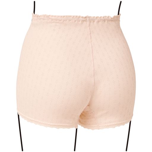 バック (1)足口レースでやさしくホールド。