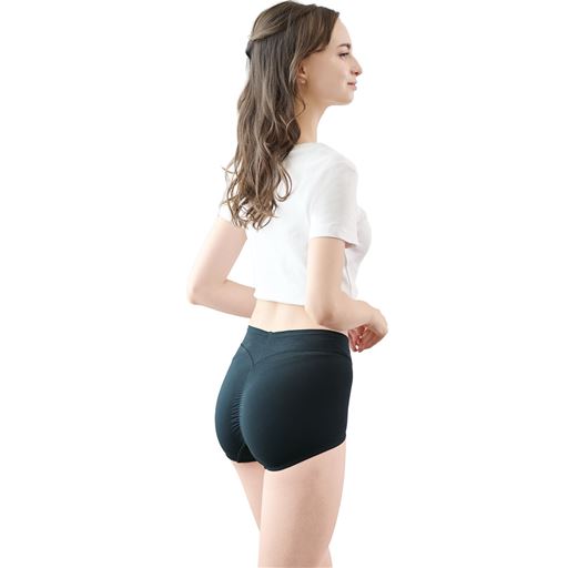 バックスタイル<br>ブラック着用