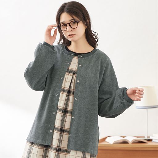 チャコールグレー