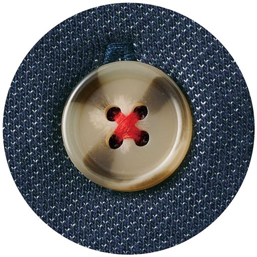 赤のステッチがアクセント