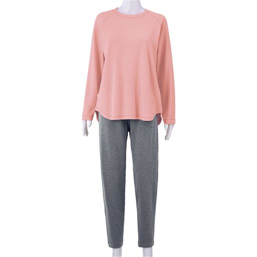 ピンク(パンツ:チャコールグレー)