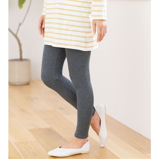 チャコールグレー