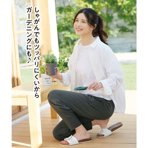 チャコールグレー