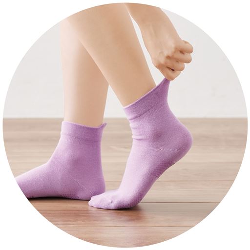 片手でスルッと履ける、つまみ付き靴下。