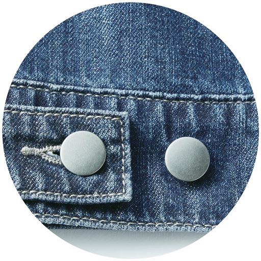 シルエットを調整できる後ろ裾ボタン