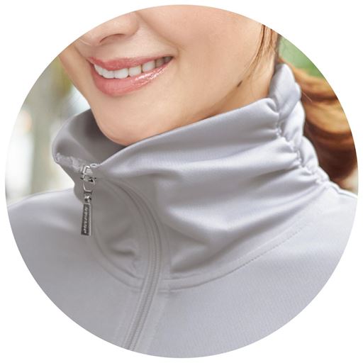 高めの衿で日焼け対策!