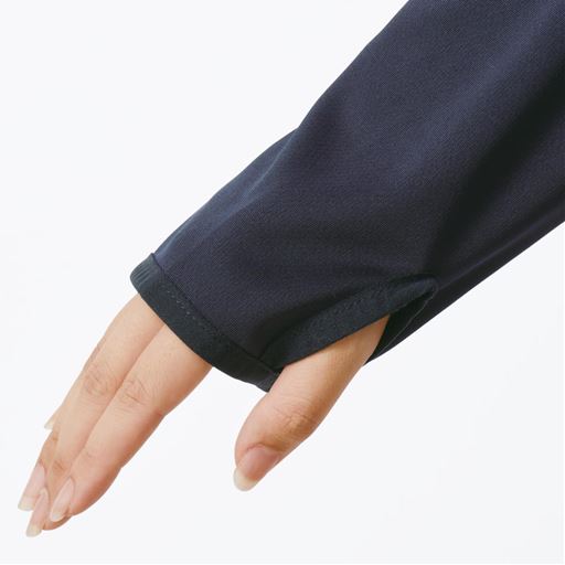 手の甲まで紫外線をガードする指穴付き