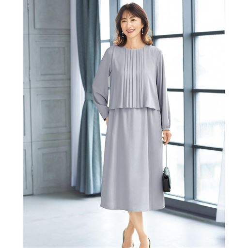 ライトグレー コーディネート例