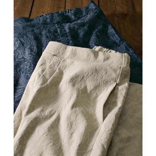 (上から)ネイビー、ベージュ