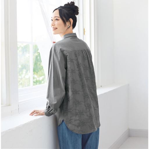 チャコールグレー