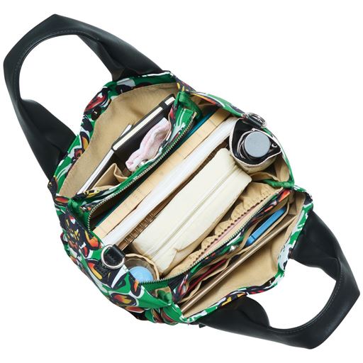 嬉しい充実の 10ポケット 仕分けやすく出し入れラク 整理しやすい内側3室構造<br>※イメージ