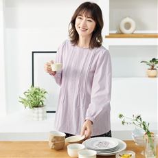 レース使いピンタックブラウス