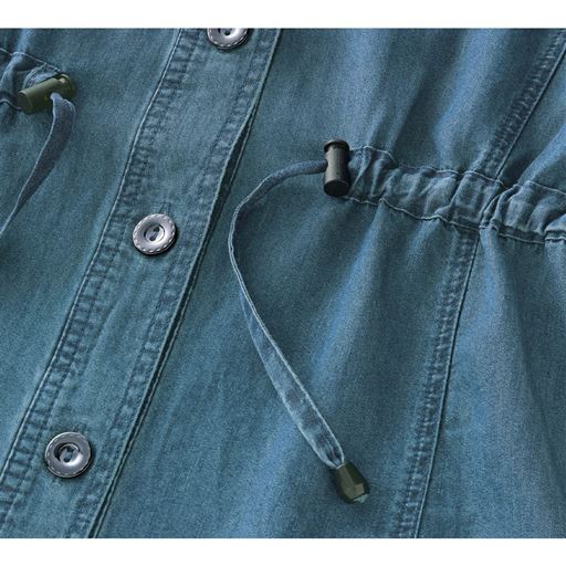 ウエストのドロストでシルエットが変えられます。