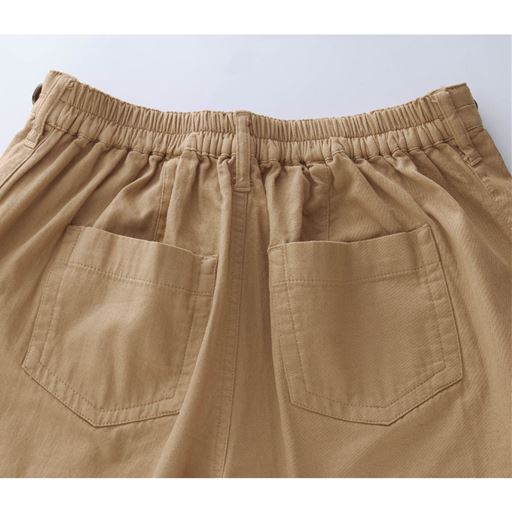 高め位置のポケットで脚長&小尻見え。