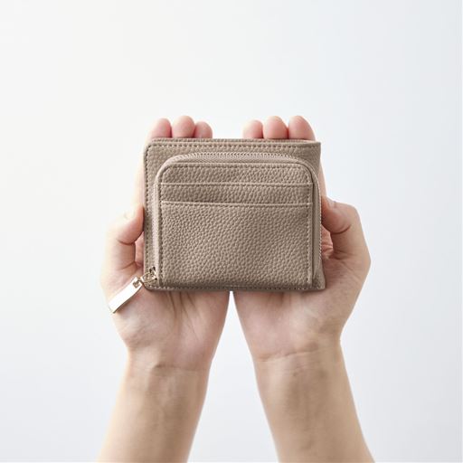 グレージュ<br>コンパクトな手のひらサイズ