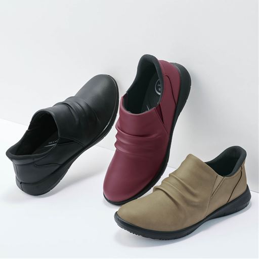 (左から)ブラック、ワイン、オーク