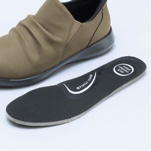 クッション性のあるインソールが衝撃を軽減。  ※取り外し可