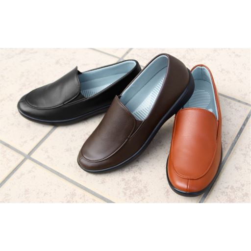 (左から)ブラック、ブラウン、レンガ