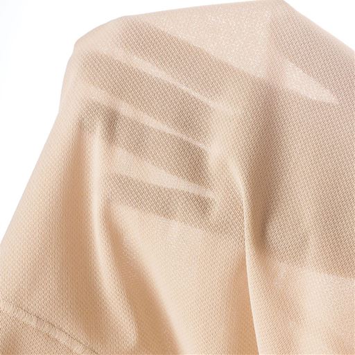 空気を通しやすいメッシュ素材<br>吸汗速乾・接触冷感機能をプラスし汗ばむ季節も快適