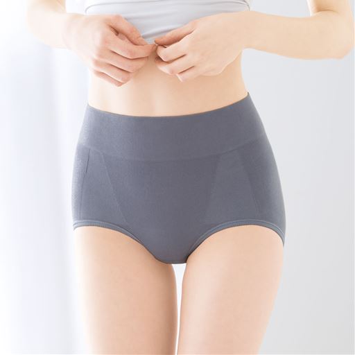 ブルーフォグ (1)お腹・腰まわりを広くサポート 立体成型の編みわけで、ほどよく整えます。(2)ウエストや脇に縫い目なし