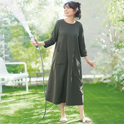 オリーブグレー (1)スマホが入る二重ポケット付きで便利。(2)スカート部分は撥水加工でちょっと濡れても大丈夫♪