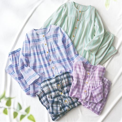 (左上から時計回りに)ミントグリーン、スィートパープル、ネイビー、サックスブルー