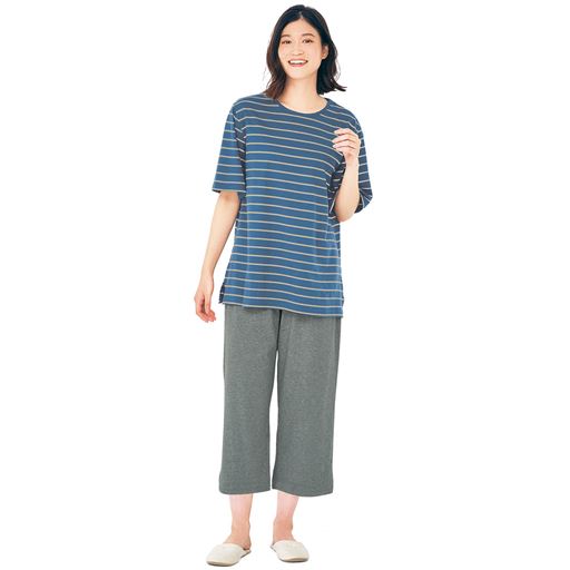 ネイビー(パンツ:チャコールグレー)