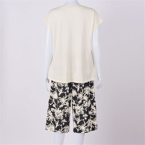 ブラック(トップス:アイボリー) バックスタイル 上下セット